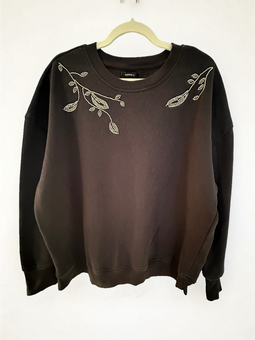 Studio Y XL Black Sweatshirt Rhinestone Bead Leaf Vine Shoulder Embellished Crew